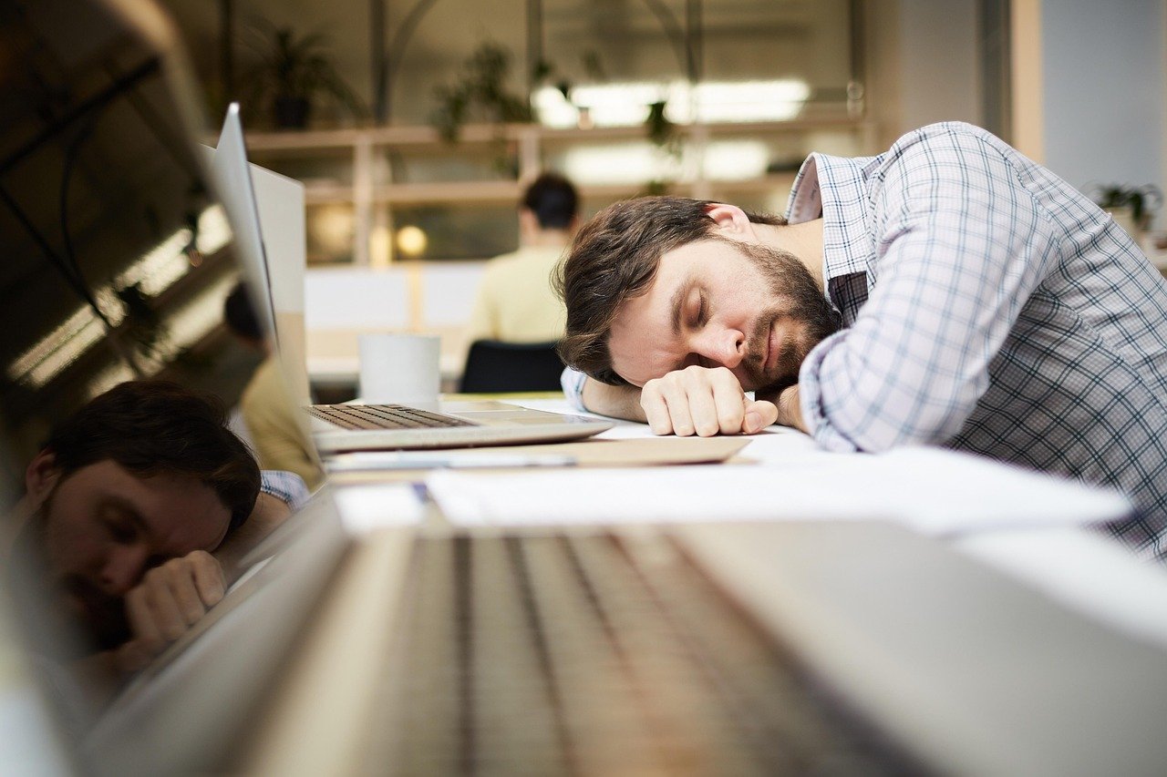 Causes of Tiredness Even After 8 Hours Sleep (And Why Your Body Isn’t Broken)